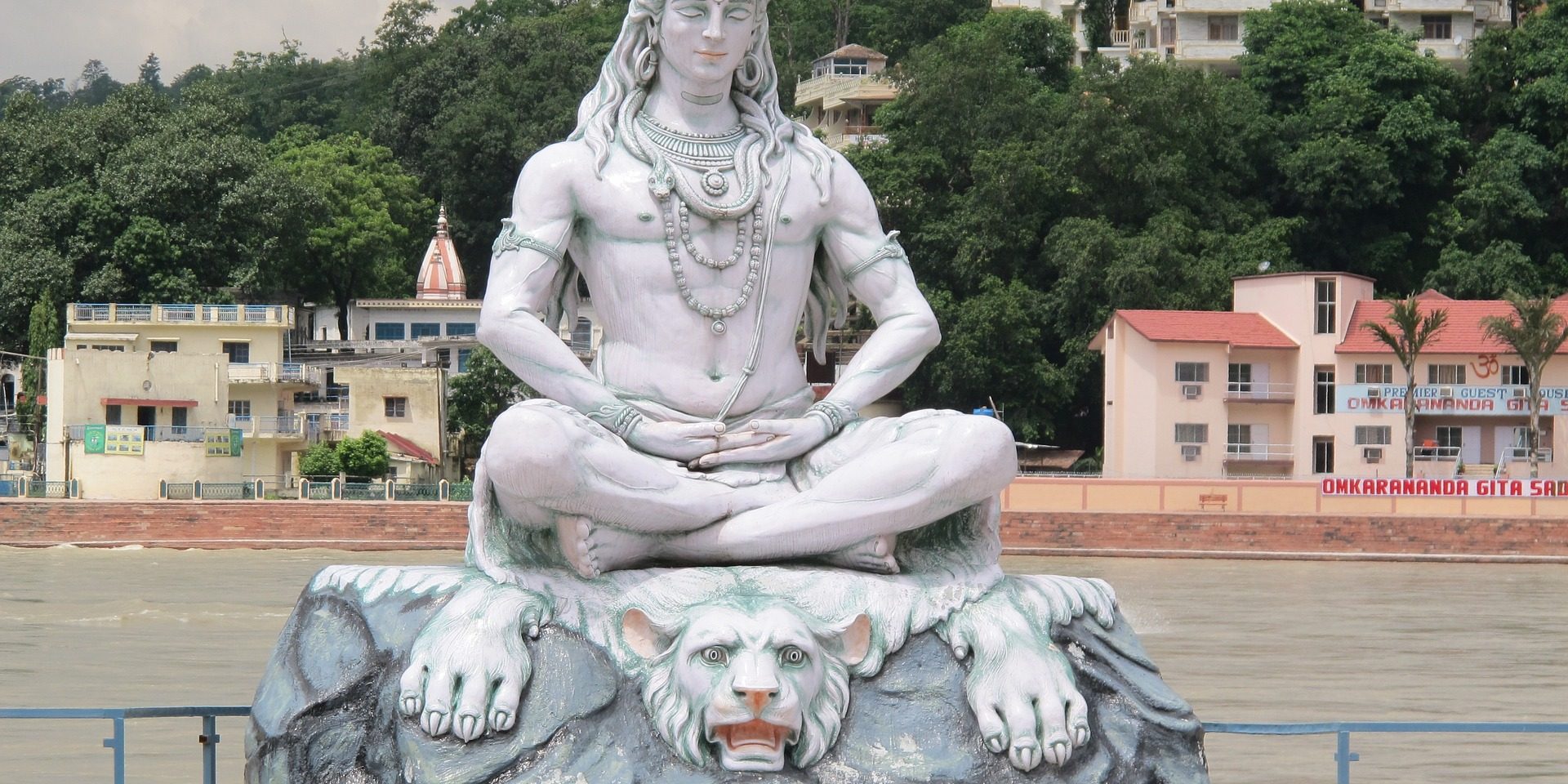 Sitting Shiva statue in rishikesh